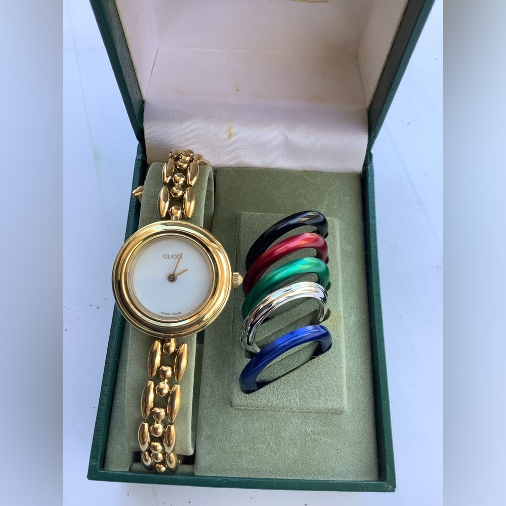 Gucci Gold Bracelet Watch with Interchangeable Colored Bezels🌺🌼🌸 - Picture 4 of 12